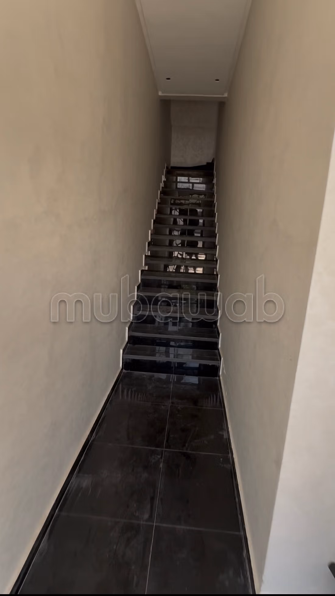 Trouvez votre maison à acheter à Marjane. 
3 chambres agréables. 
Porte blindée, salon marocain — 2