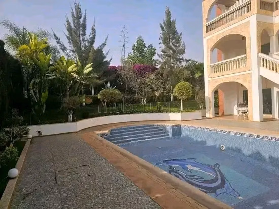 Villa di lusso in vendita a El-Houira. 7 camere. Ascensore e balcone