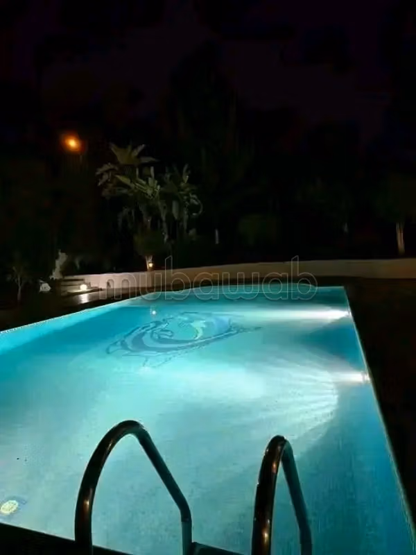Villa de luxe à vendre à El-Houira. 7 pièces. Ascenseur et balcon