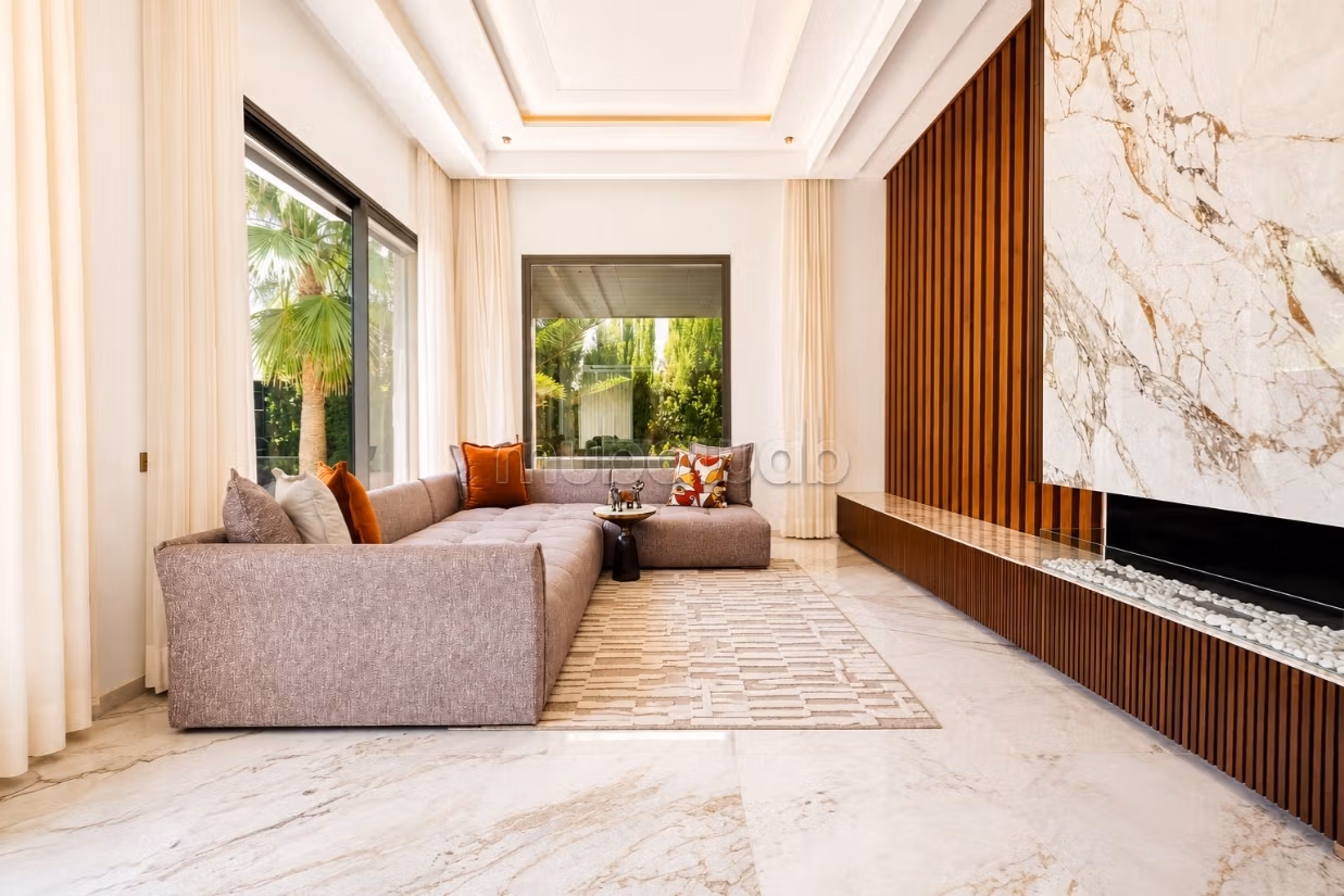 Stunning modern villa with 4 suites and a pool in Dar Bouazza