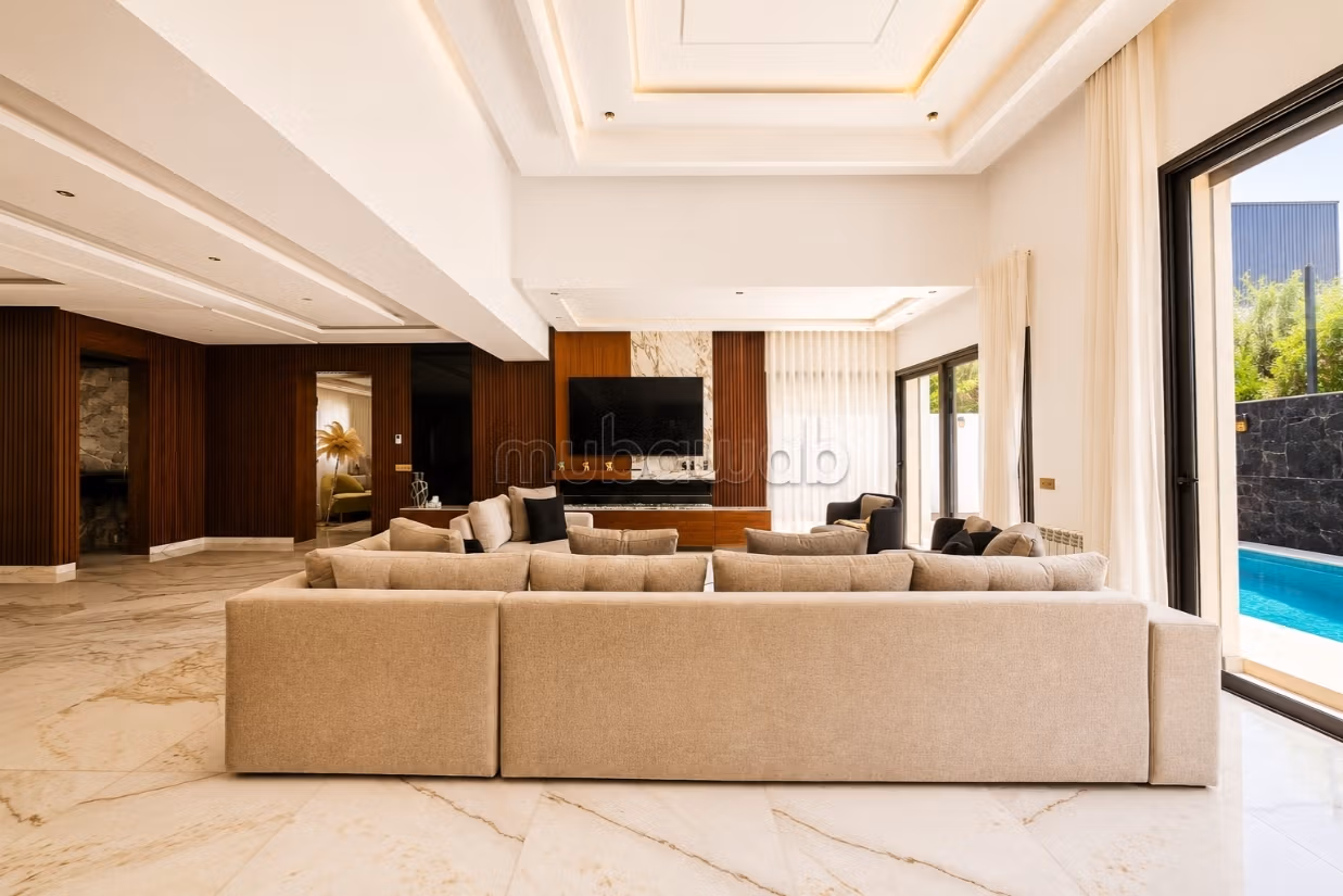 Stunning modern villa with 4 suites and a pool in Dar Bouazza