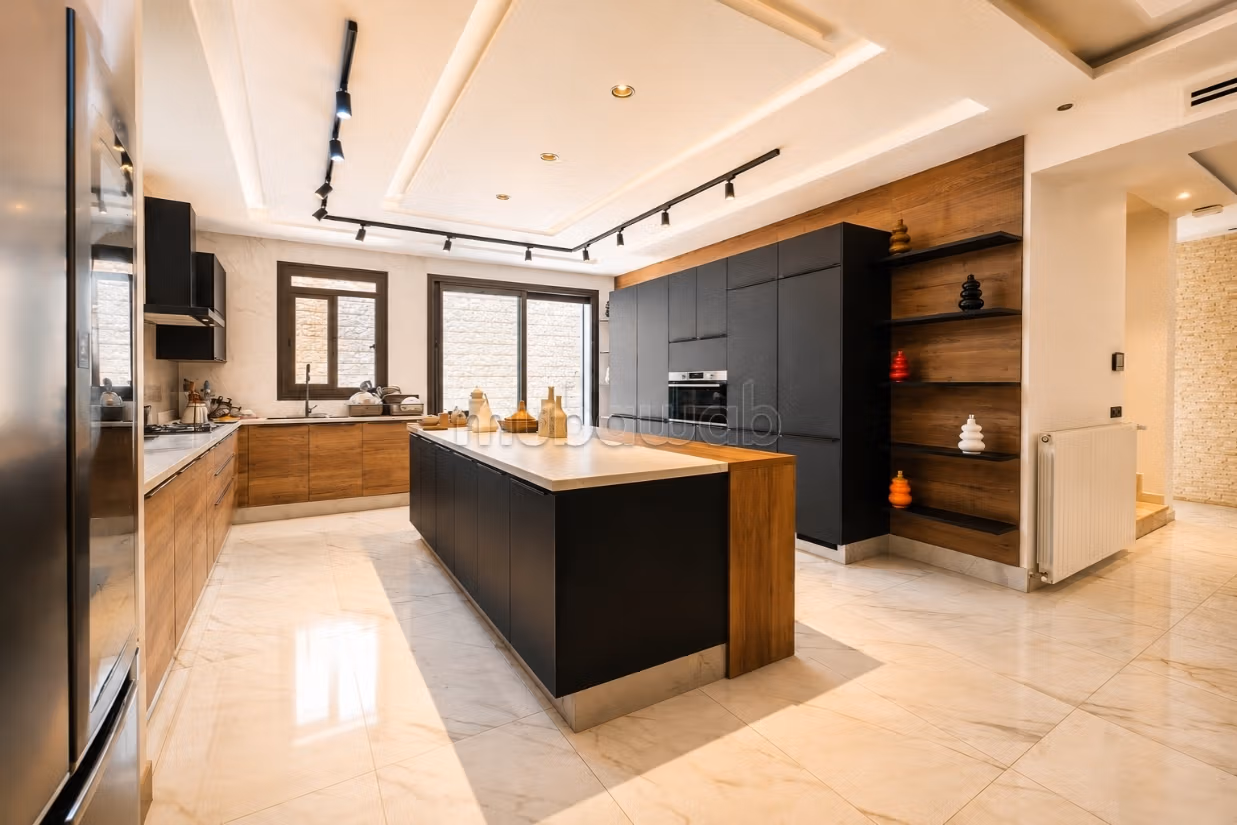Stunning modern villa with 4 suites and a pool in Dar Bouazza