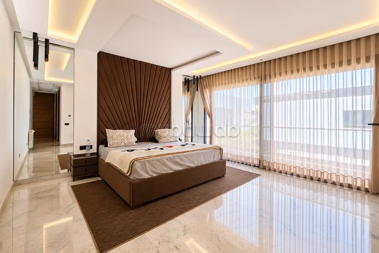 Stunning modern villa with 4 suites and a pool in Dar Bouazza