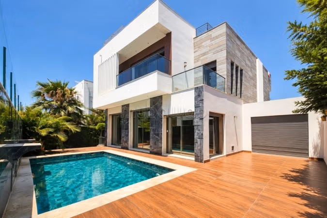 Vente magnifique villa moderne 4 suites avec piscina en Dar Bouazza