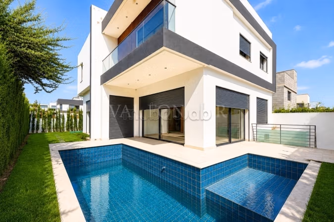 Villa nueva contemporánea en venta en Dar Bouazza – 4 habitaciones, piscina y azotea