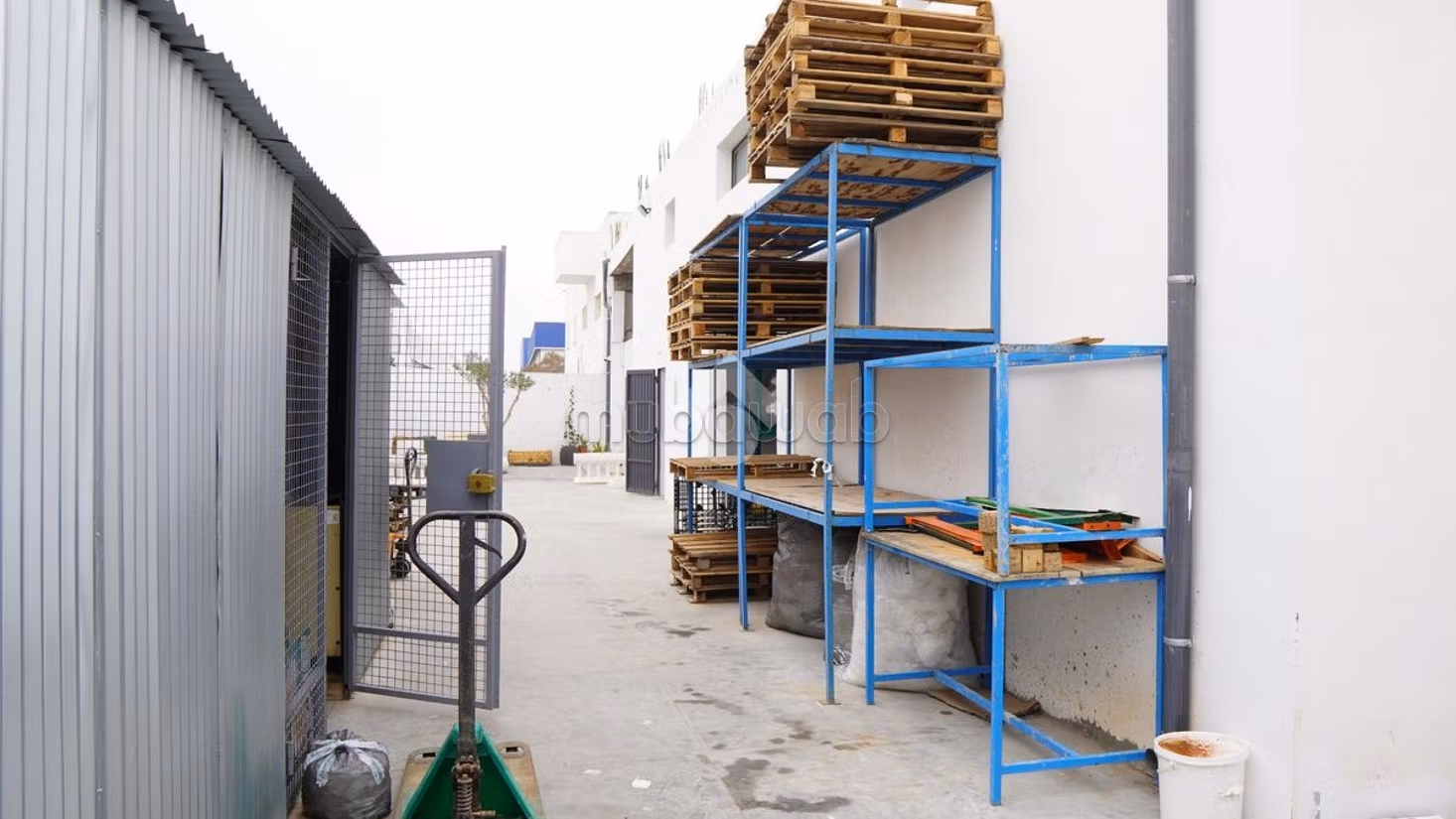 Entrepôt en vente