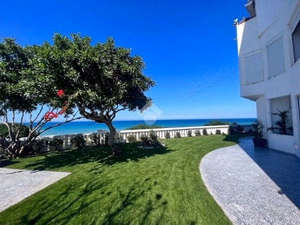 S3 jamais habité, jardin et accés direct a la mer