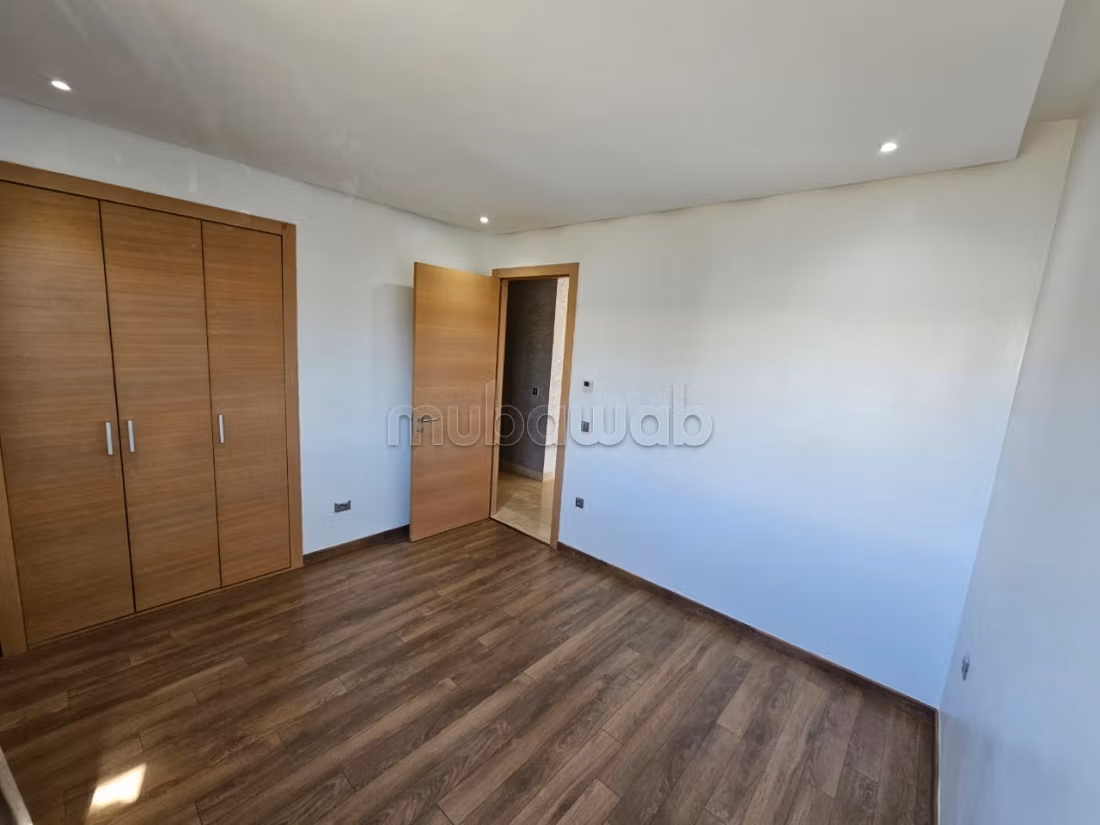 Empty apartment in Prestigia Golf City