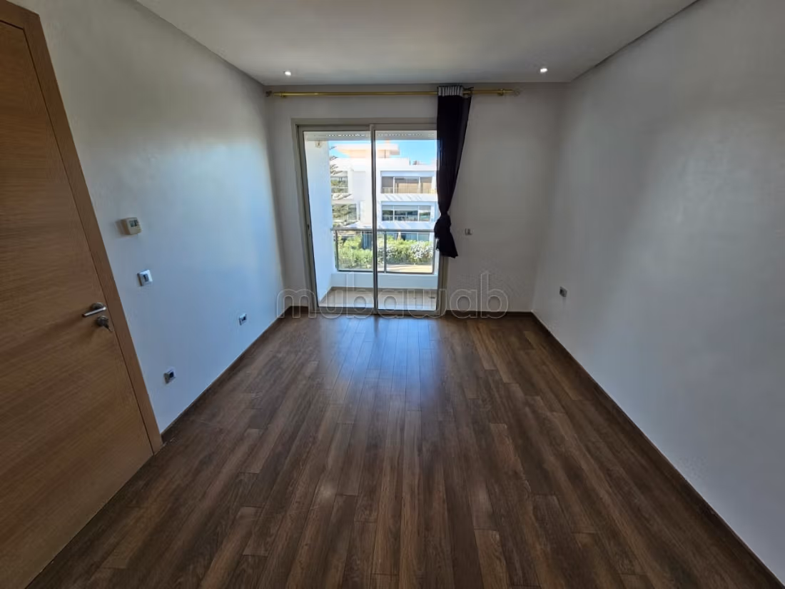 Empty apartment in Prestigia Golf City