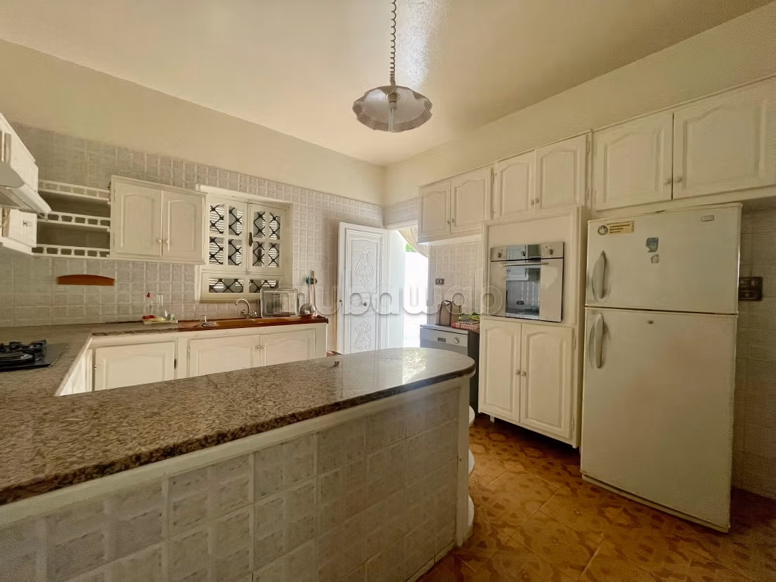 Villa de 500m², Mnihla