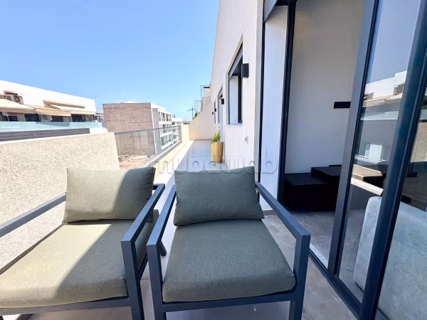 Appartement avec grande terrasse proche des commodités et du tramway
