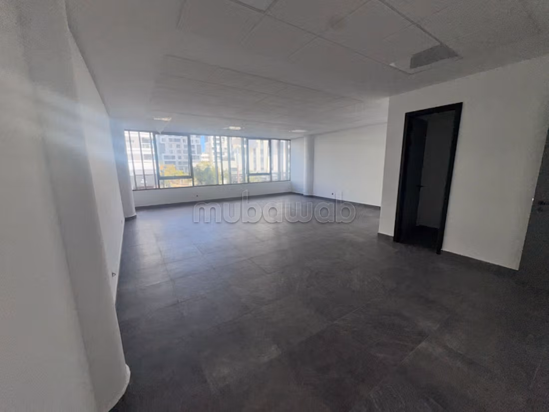 Bureau h stand 70m à casa finnance city CFC