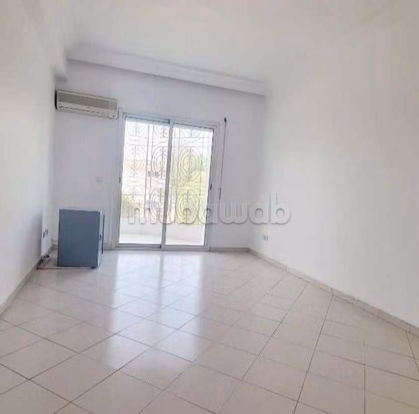 Appartement à Louer de 270.0 m² à Casablanca,
Hopitaux — 3