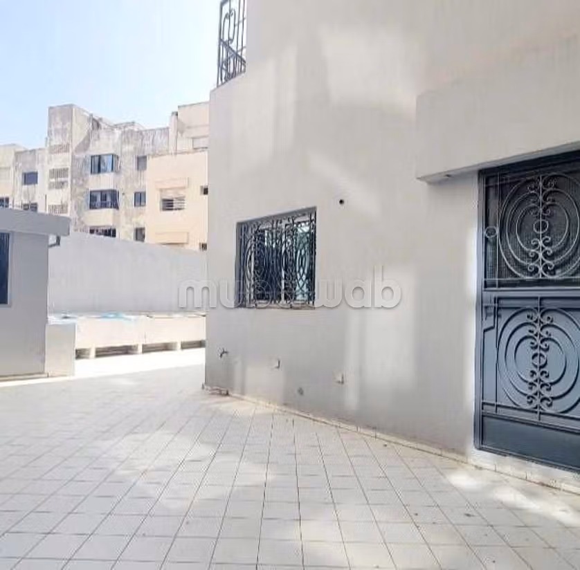 Appartement à Louer de 270.0 m² à Casablanca,
Hopitaux — 5