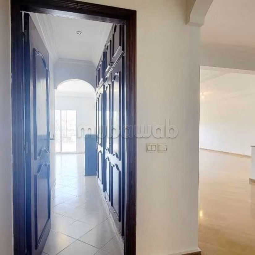 Appartement à Louer de 281.0 m² à Casablanca,
Hopitaux — 4