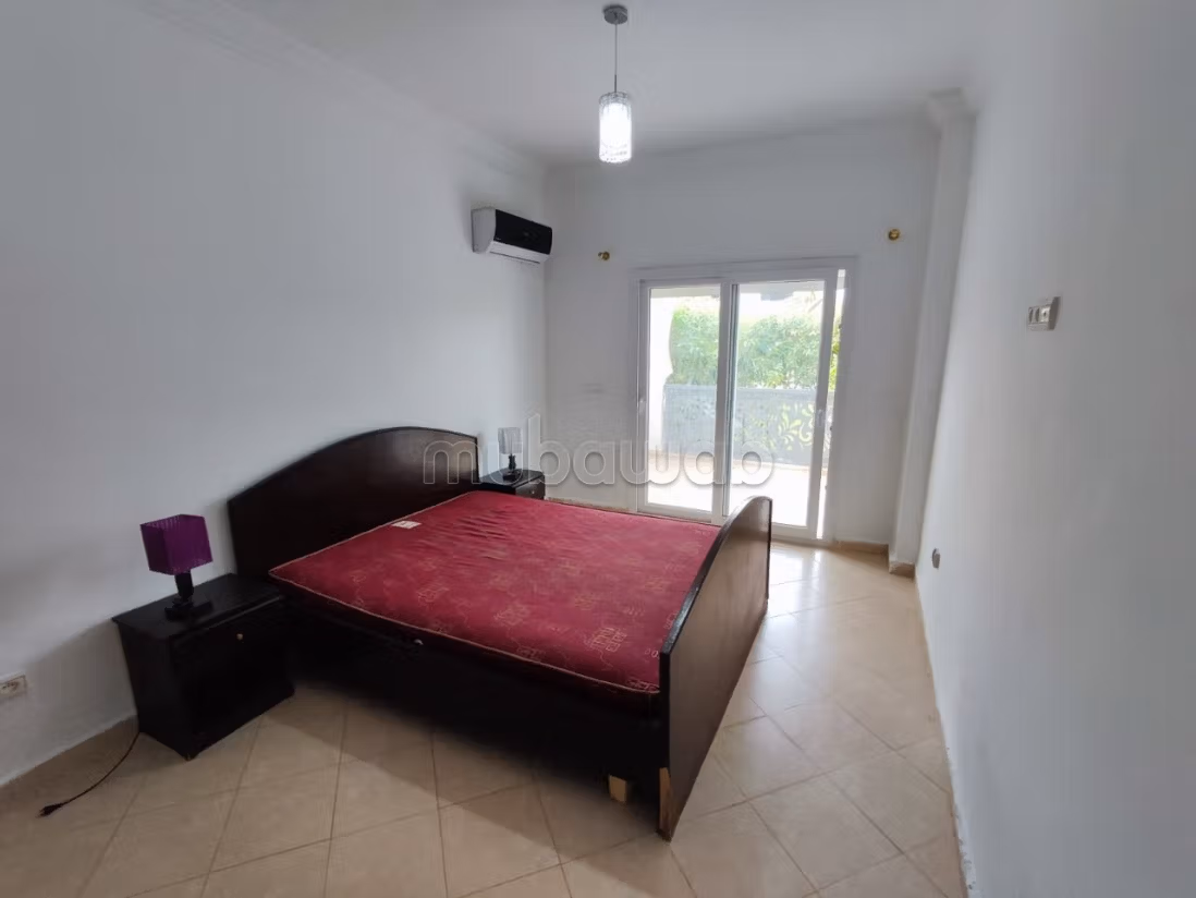 Een groot appartement te koop met tuin