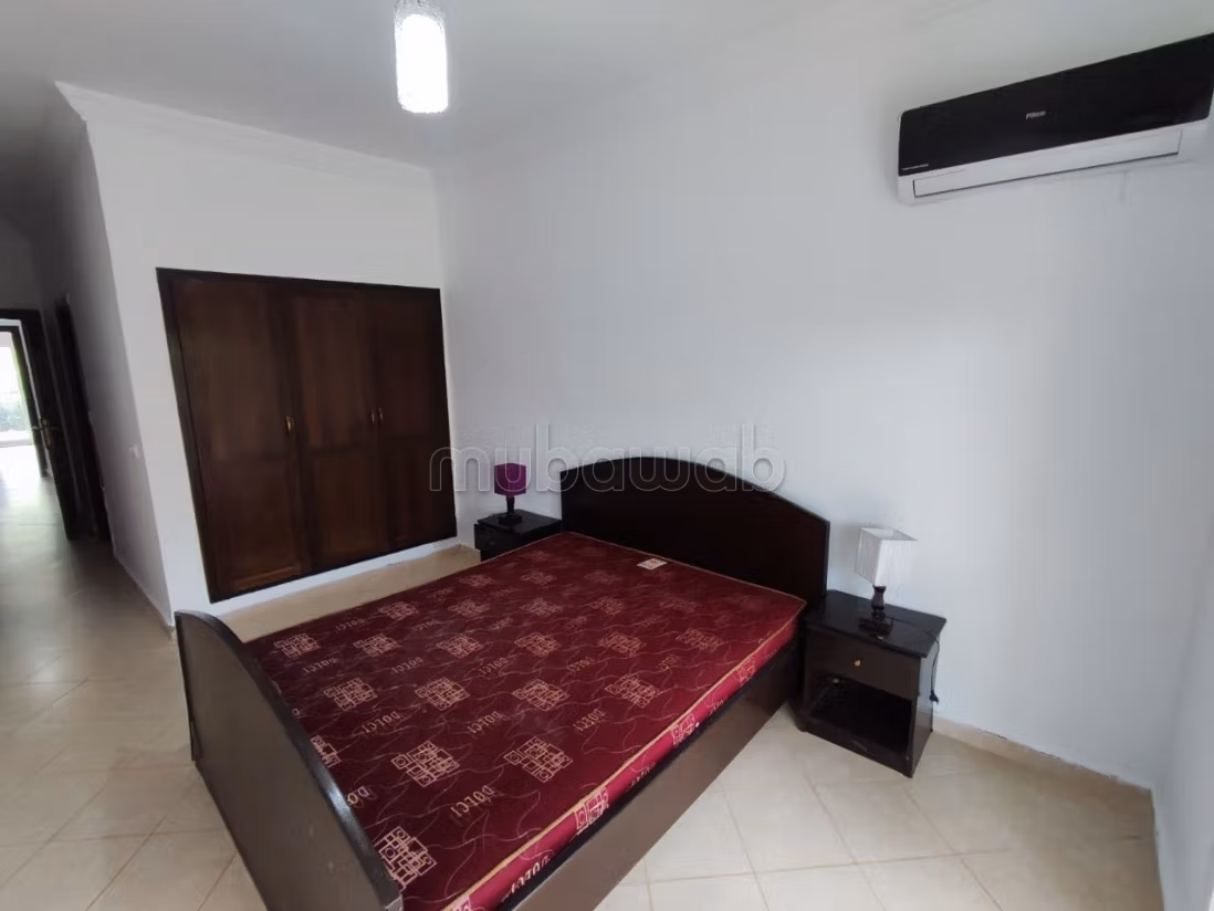 Een groot appartement te koop met tuin