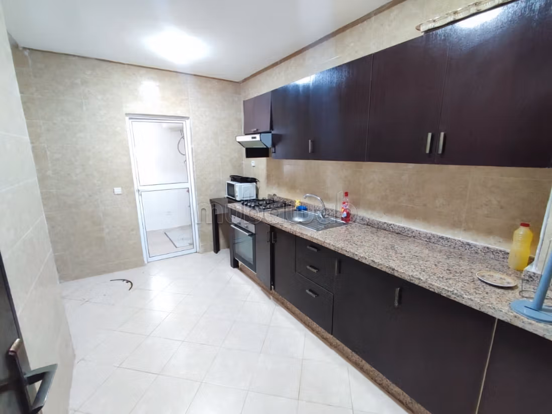 Een groot appartement te koop met tuin