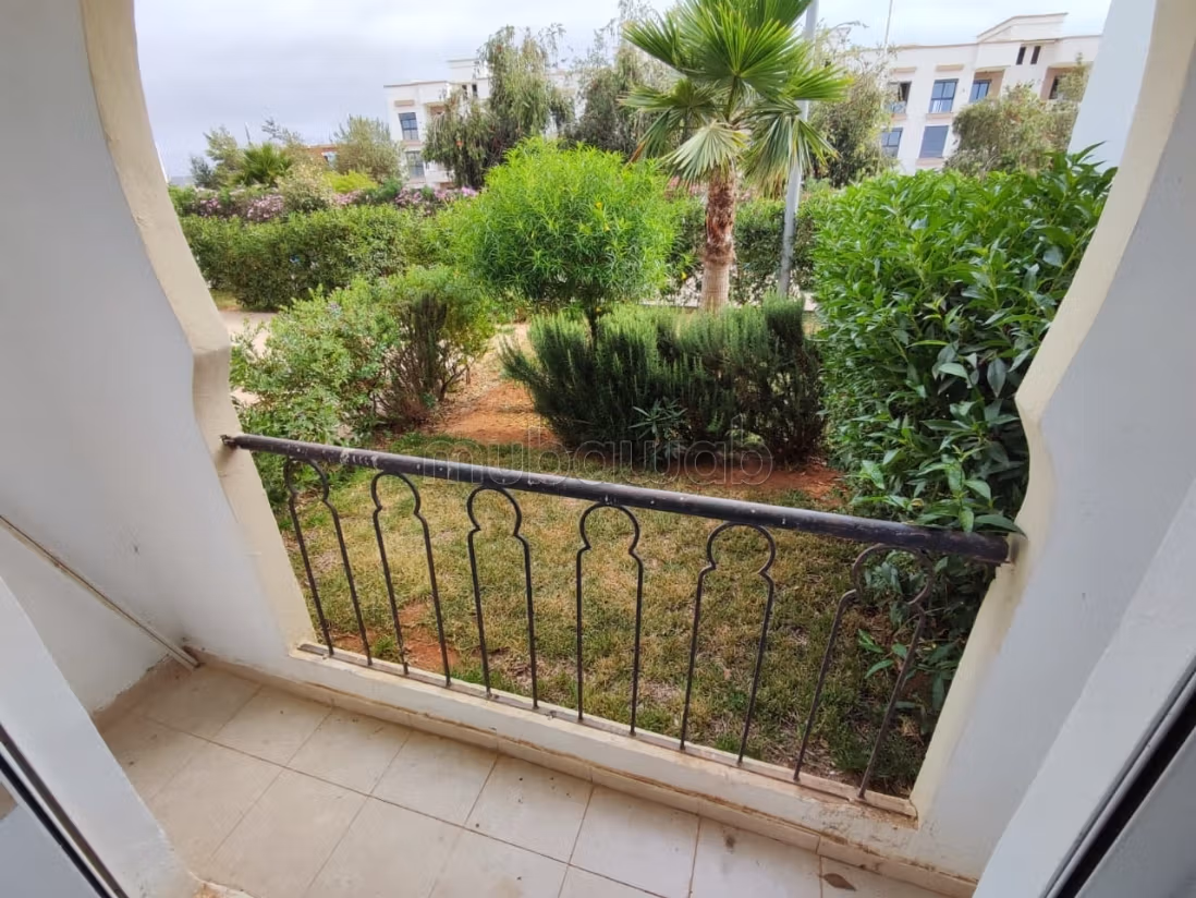 Een groot appartement te koop met tuin