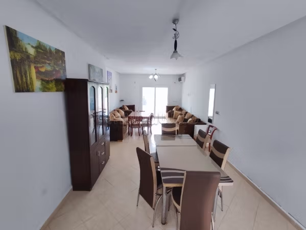 Un gran apartamento a la venta con jardín