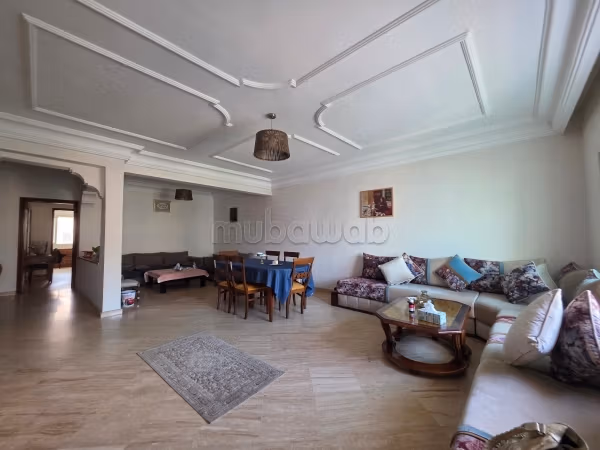 Splendido appartamento in vendita a Bourgogne Ouest. 4 ampi locali. Con ascensore e terrazzo