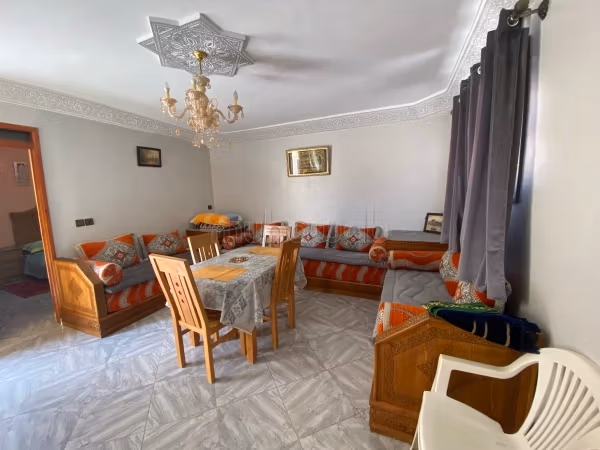 Affitta questo appartamento a Borj. 6 ampie camere. Cucina attrezzata