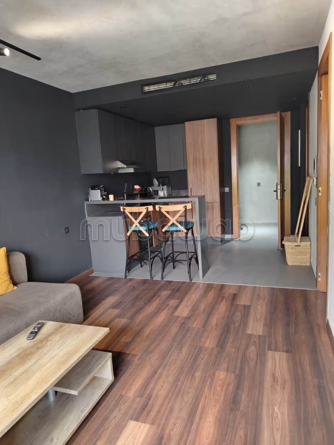 Studio meublé à la.
Location à gauthier — 4