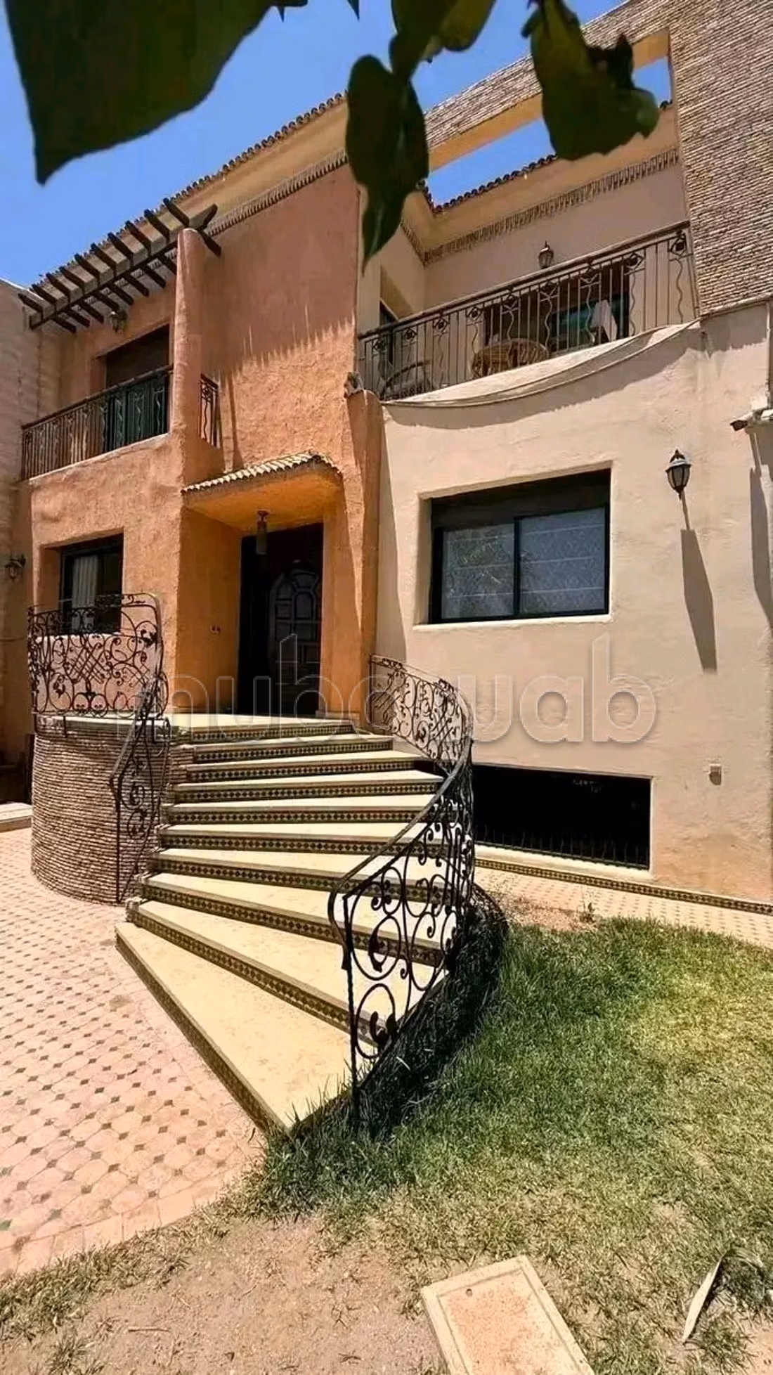 Appartement à vendre à Iligh. 6 chambres. Zones vertes et ascenseur