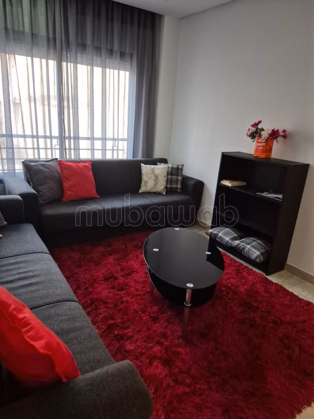 Spacious and bright studio with closed kitchen