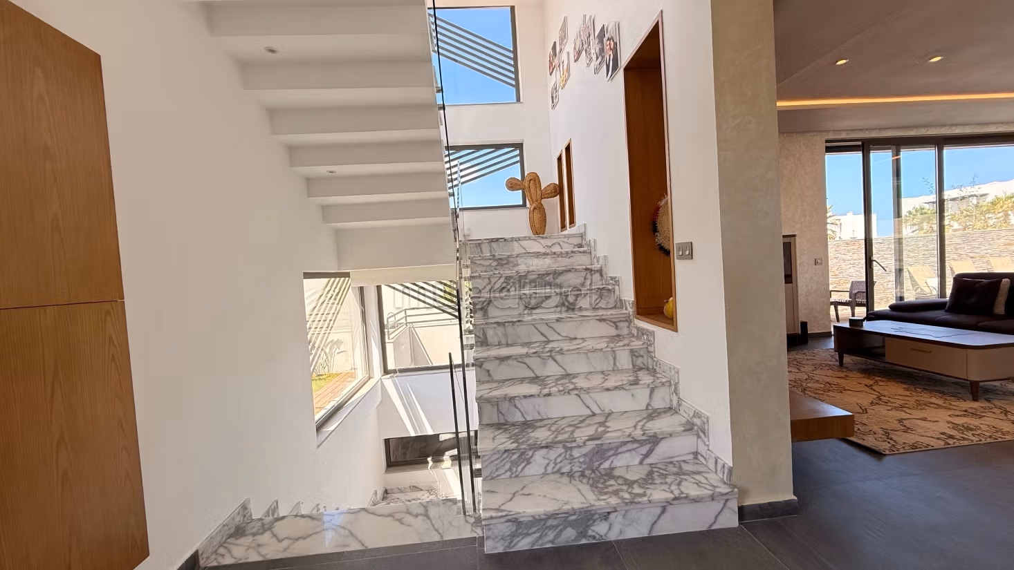Villa di Prestigio in Vendita a Dar Bouazza – Vista Mare e 2 Piscine