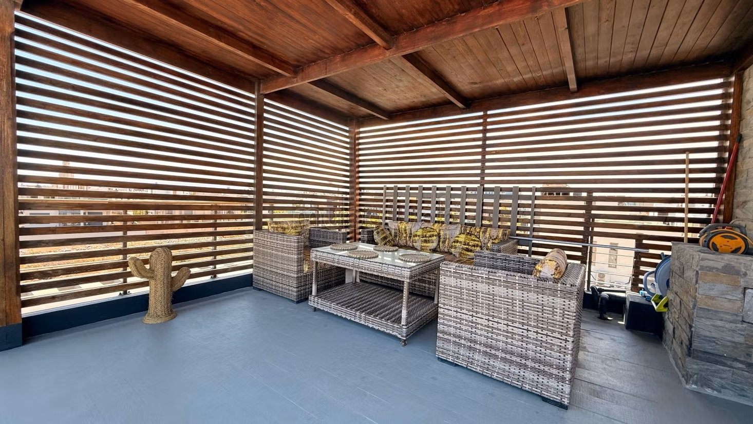 Villa di Prestigio in Vendita a Dar Bouazza – Vista Mare e 2 Piscine