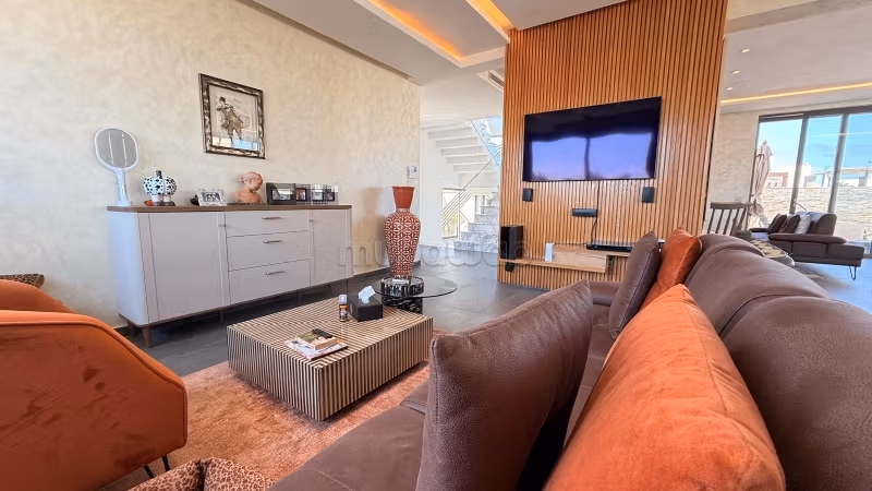 Villa di Prestigio in Vendita a Dar Bouazza – Vista Mare e 2 Piscine