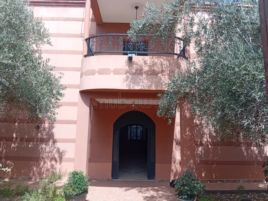 Maison luxueuse à vendre à Ben Ouidane. 4 pièces. Salon marocain traditionnel, résidence sécurisée