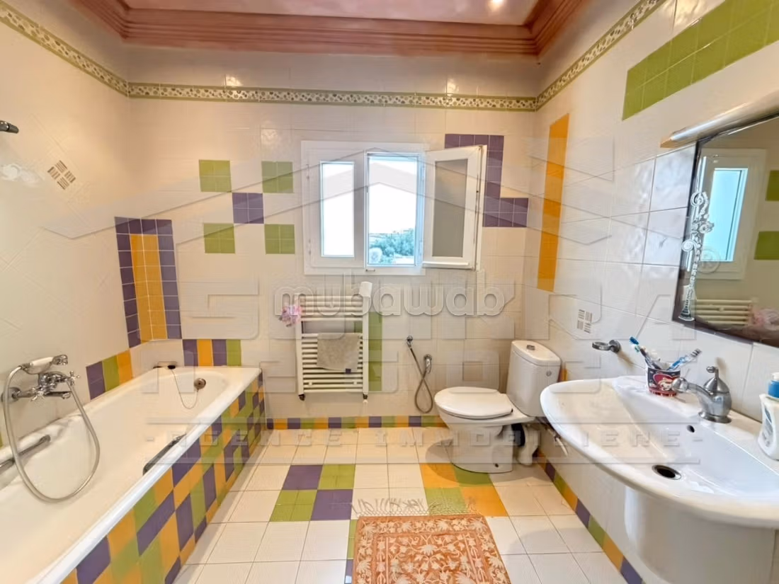 A vendre une superbe villa S5 à Borj Louzir