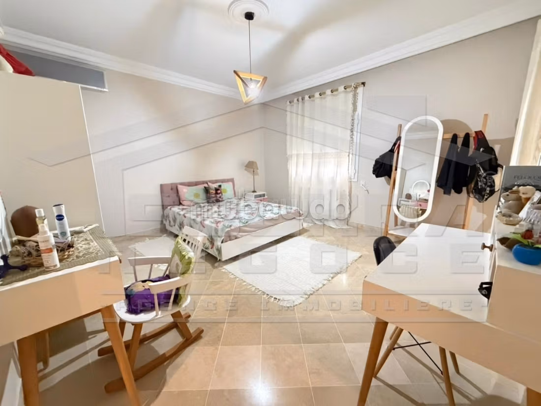 A vendre une superbe villa S5 à Borj Louzir