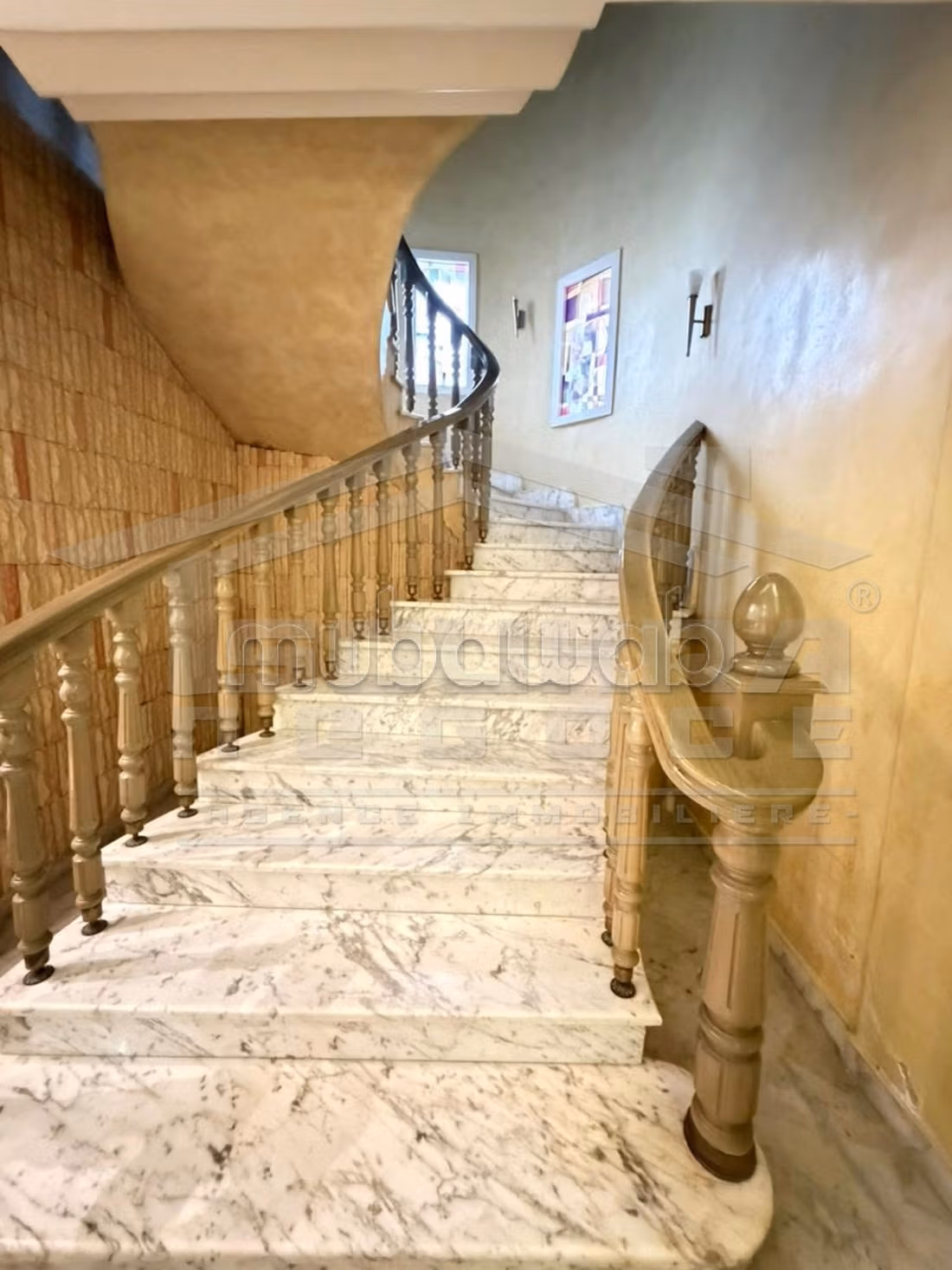 A vendre une superbe villa S5 à Borj Louzir