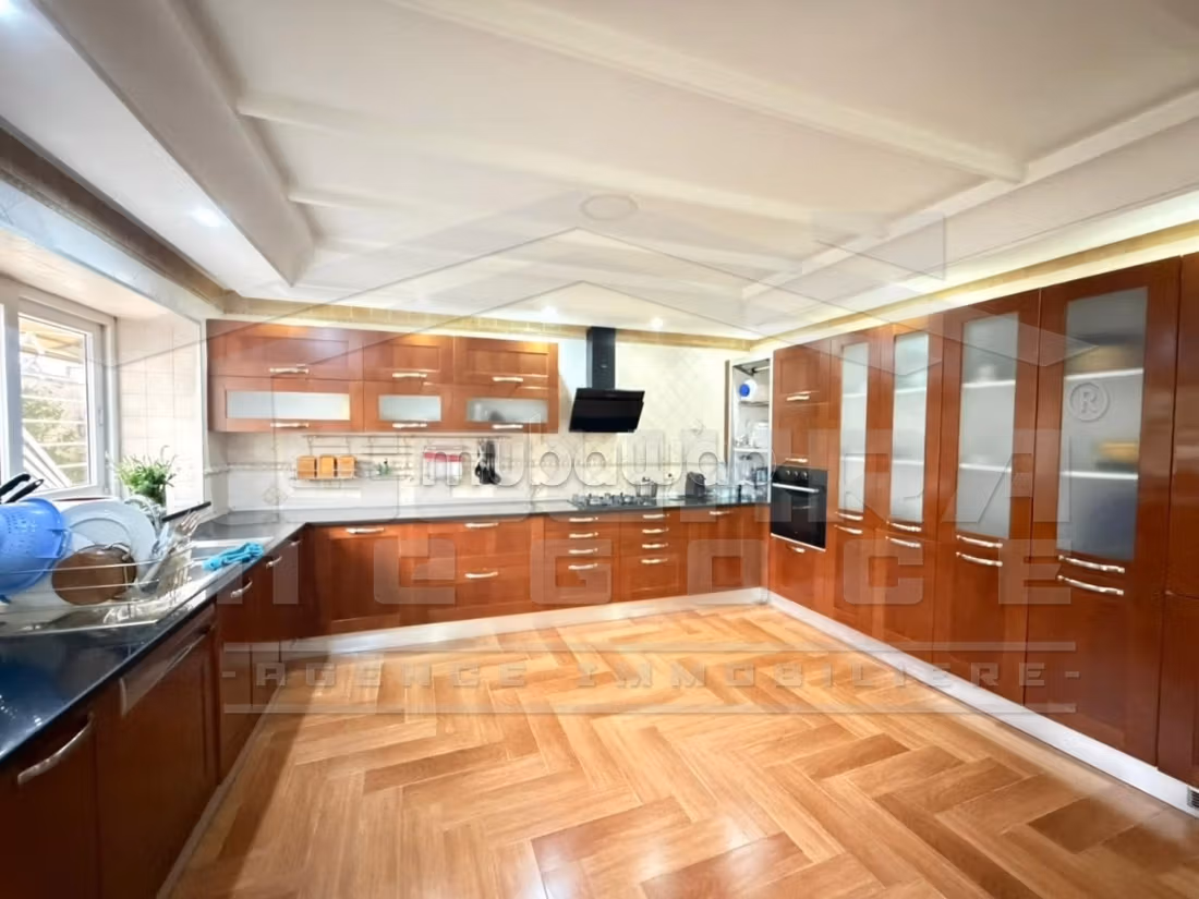 A vendre une superbe villa S5 à Borj Louzir