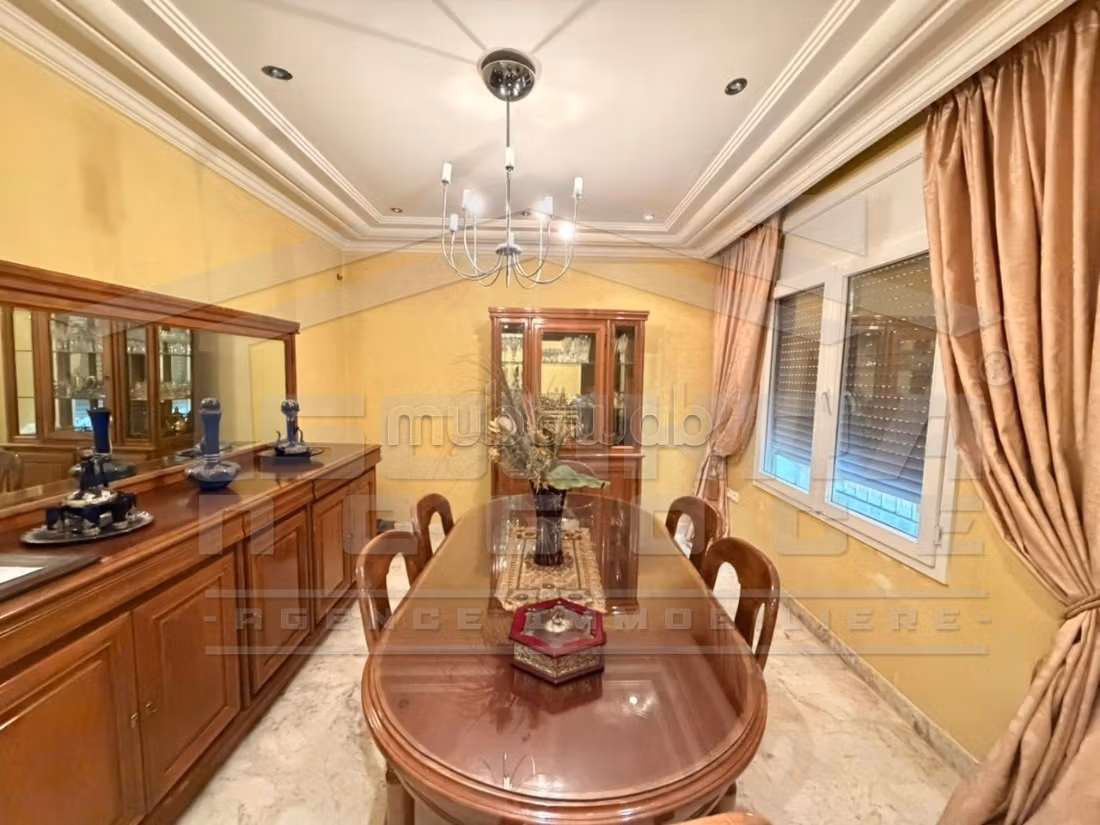 A vendre une superbe villa S5 à Borj Louzir