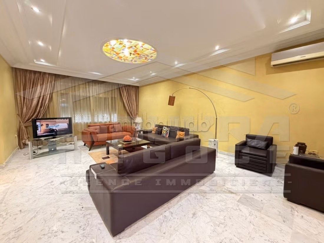 A vendre une superbe villa S5 à Borj Louzir