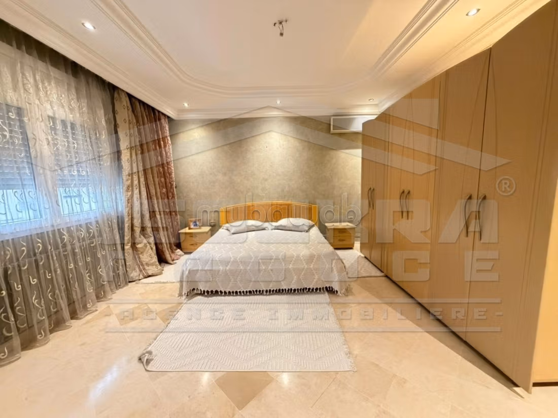 A vendre une superbe villa S5 à Borj Louzir