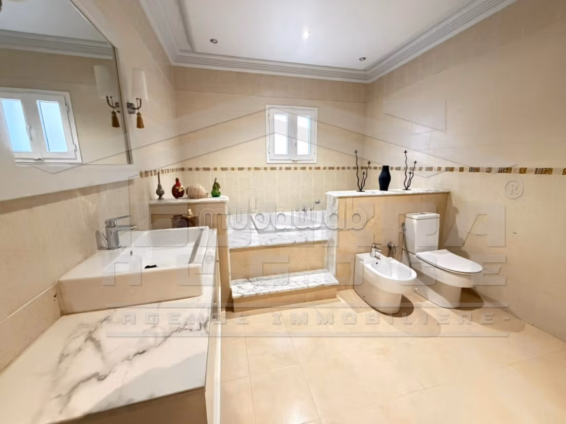 A vendre une superbe villa S5 à Borj Louzir