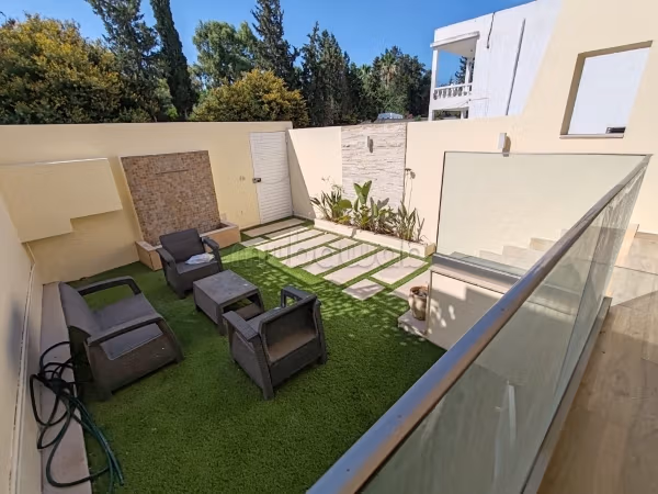 A Vendre un Triplex à Jardin de l’Aouina