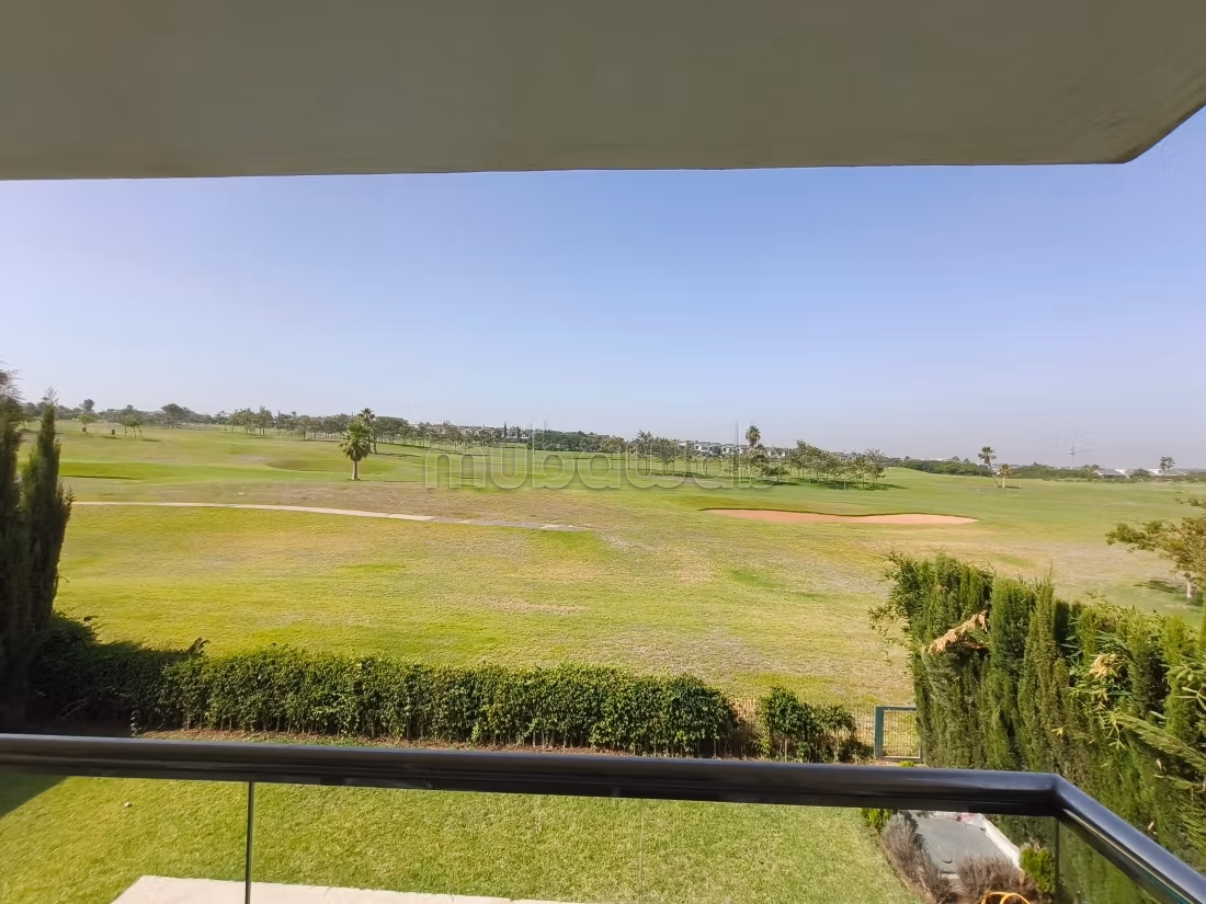 Villa with a view of the golf course in the green city for rent