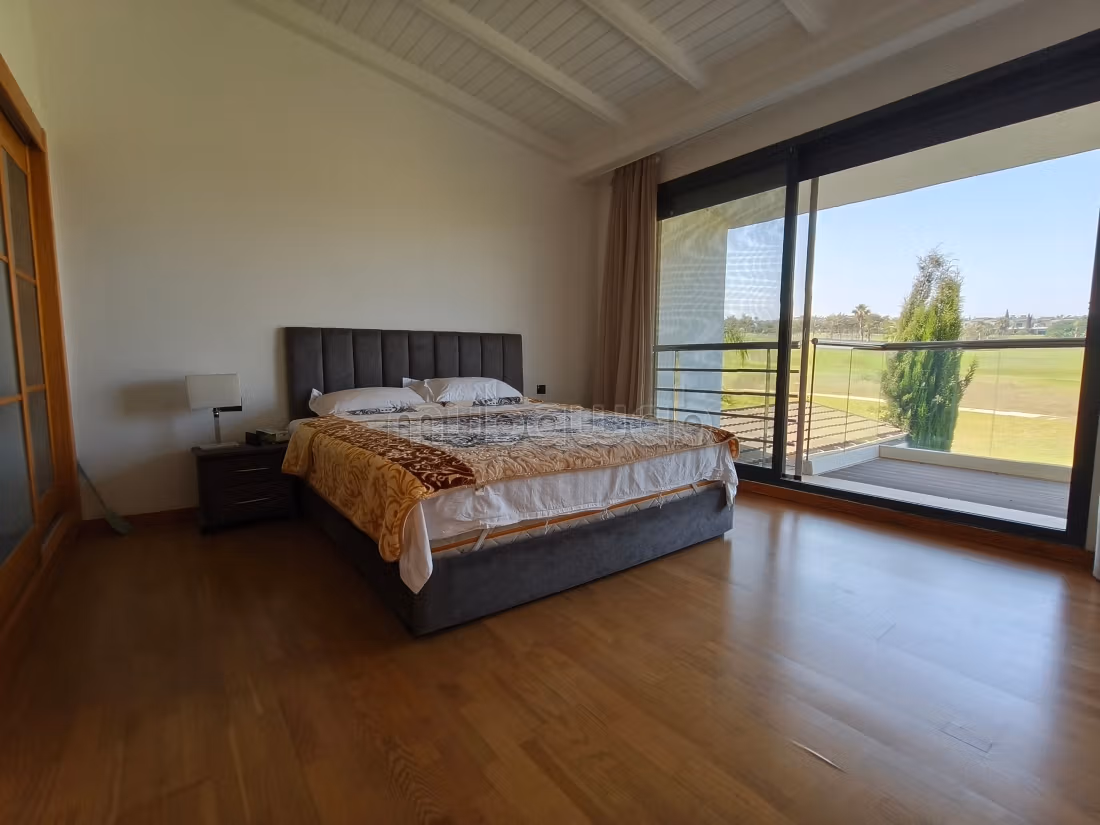 Villa with a view of the golf course in the green city for rent