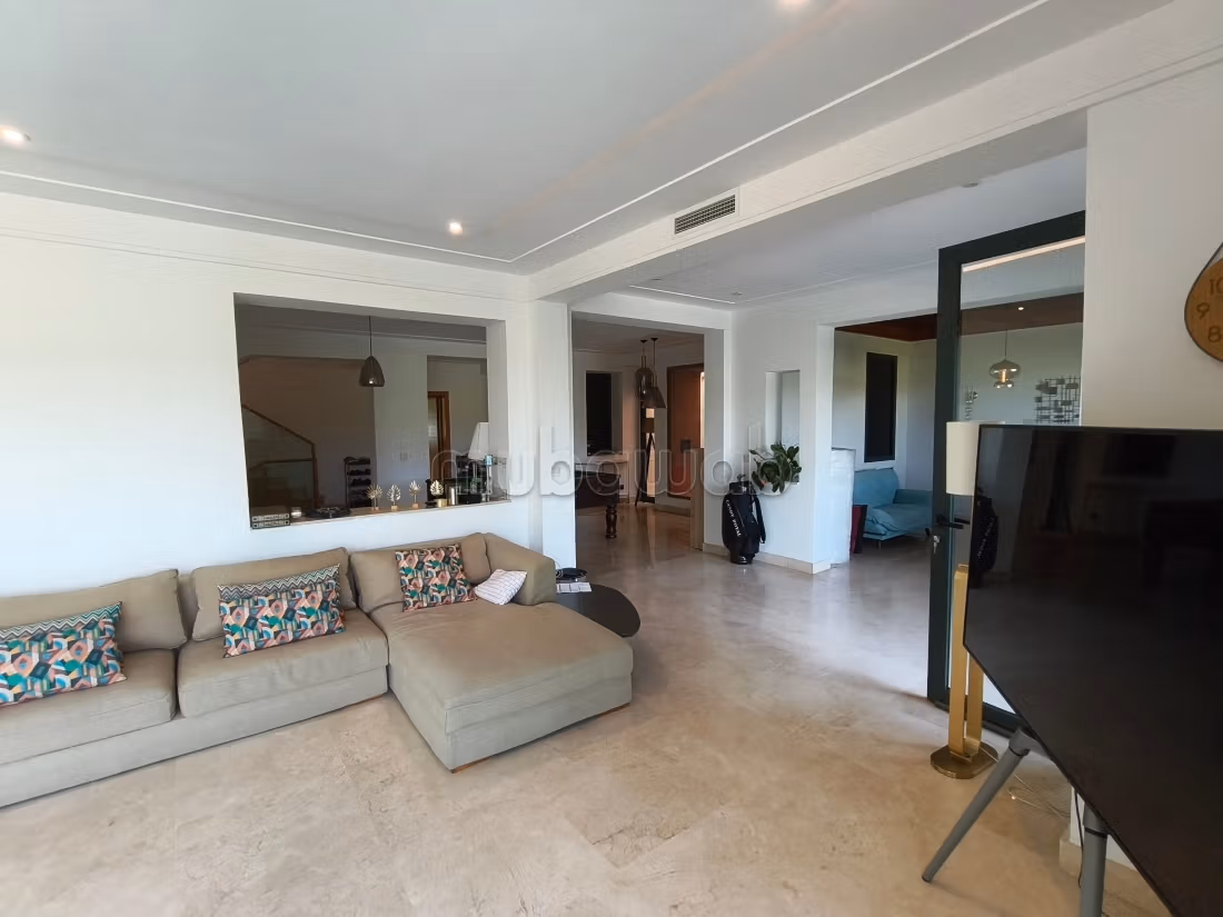 Villa with a view of the golf course in the green city for rent