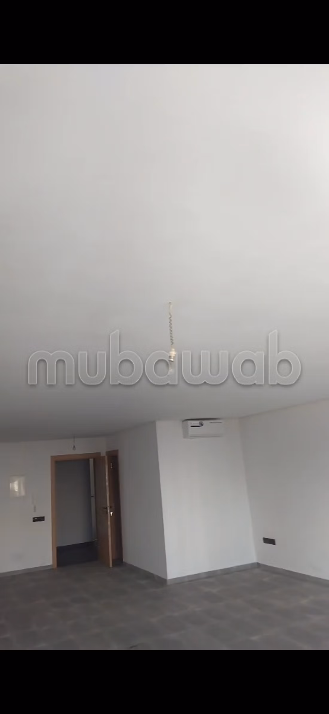 Uffici in affitto a Hay Hassani. Superficie totale di 67 m². Garage e terrazza