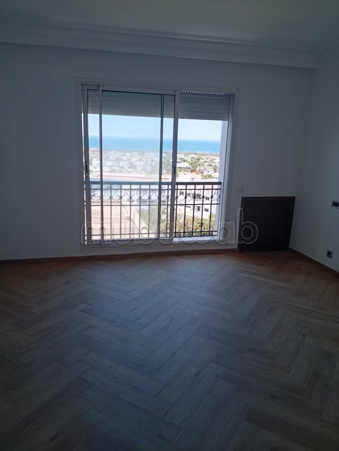 Location d'un appartement à Ain Diab. 3 pièces. Ascenseur et terrasse — 3