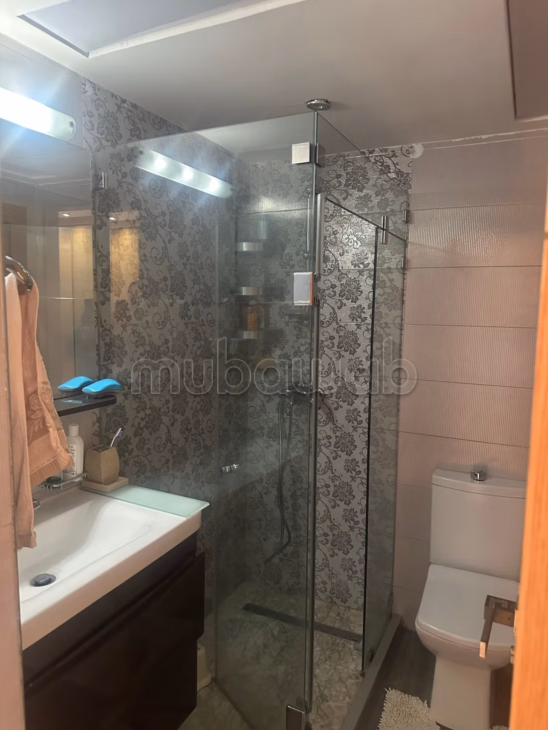 Vente d'un bel appartement à Agdal. Surface de 146 m². Porte blindée, salon marocain traditionnel