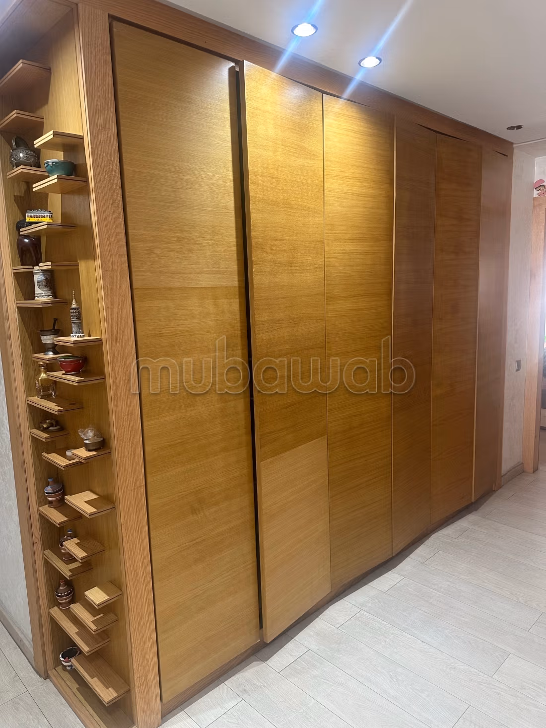 Vente d'un bel appartement à Agdal. Surface de 146 m². Porte blindée, salon marocain traditionnel