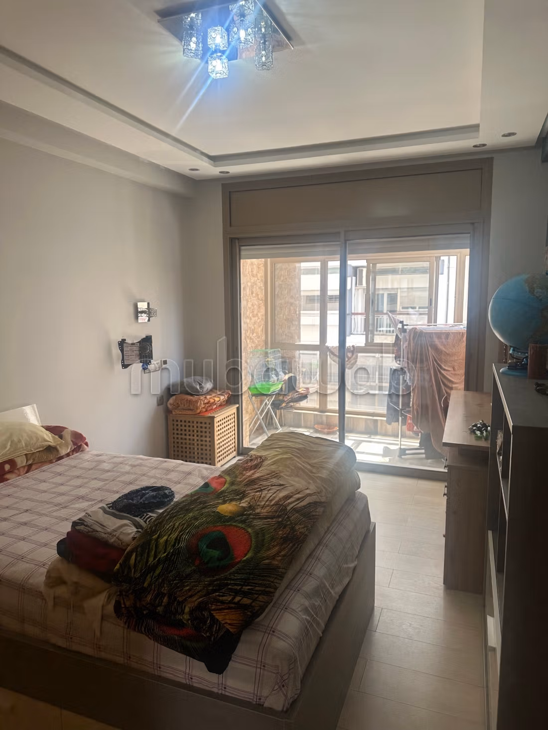 Vente d'un bel appartement à Agdal. Surface de 146 m². Porte blindée, salon marocain traditionnel
